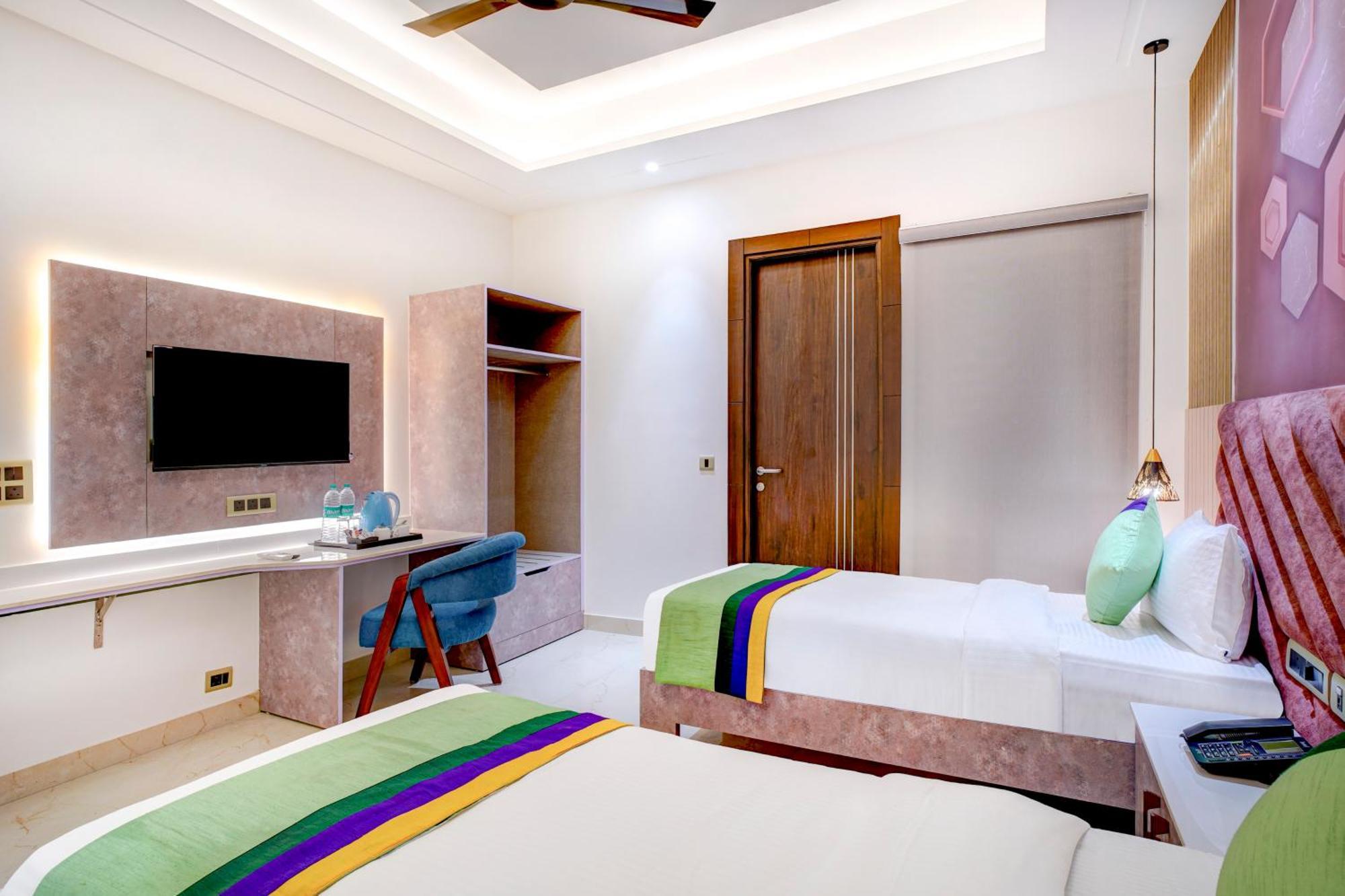 Treebo Corporate Inn ノイダ エクステリア 写真