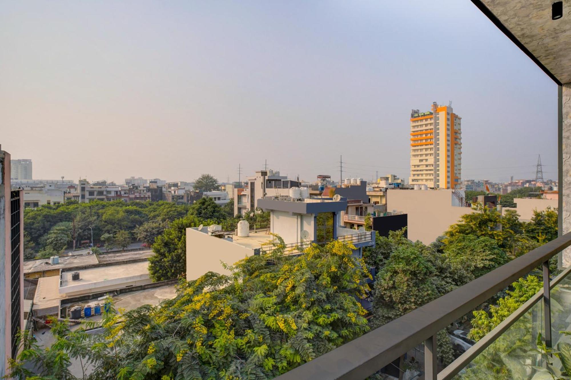 Treebo Corporate Inn ノイダ エクステリア 写真