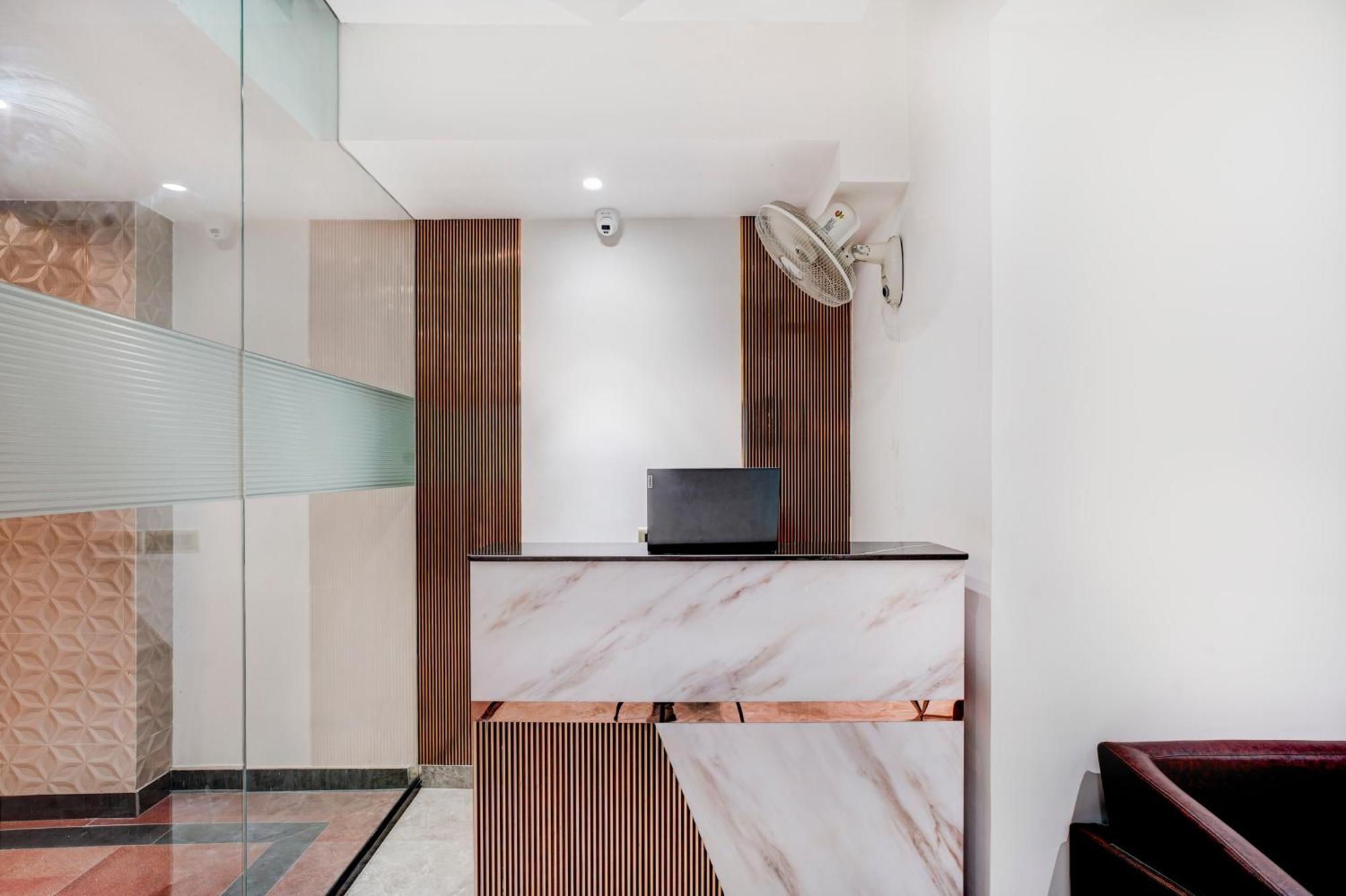 Treebo Corporate Inn ノイダ エクステリア 写真