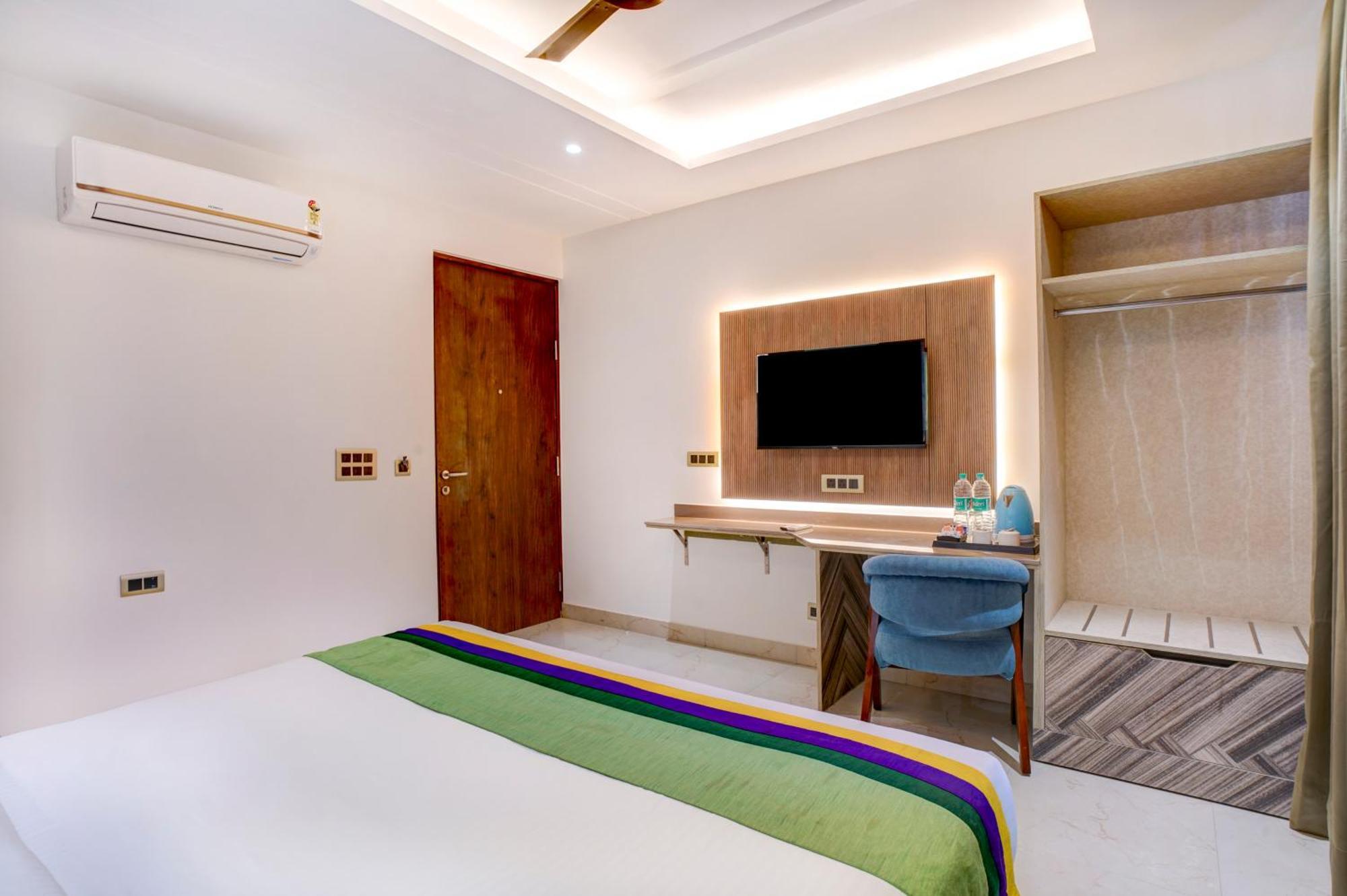 Treebo Corporate Inn ノイダ エクステリア 写真